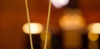 老鋪黃金奢侈品銷售 僅次LVMH創中國紀錄 收入名列前三