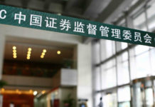 王德承 : 資金外流嚴管升級:券商禁開戶、銀行鎖源頭,對美股與港股影響分析